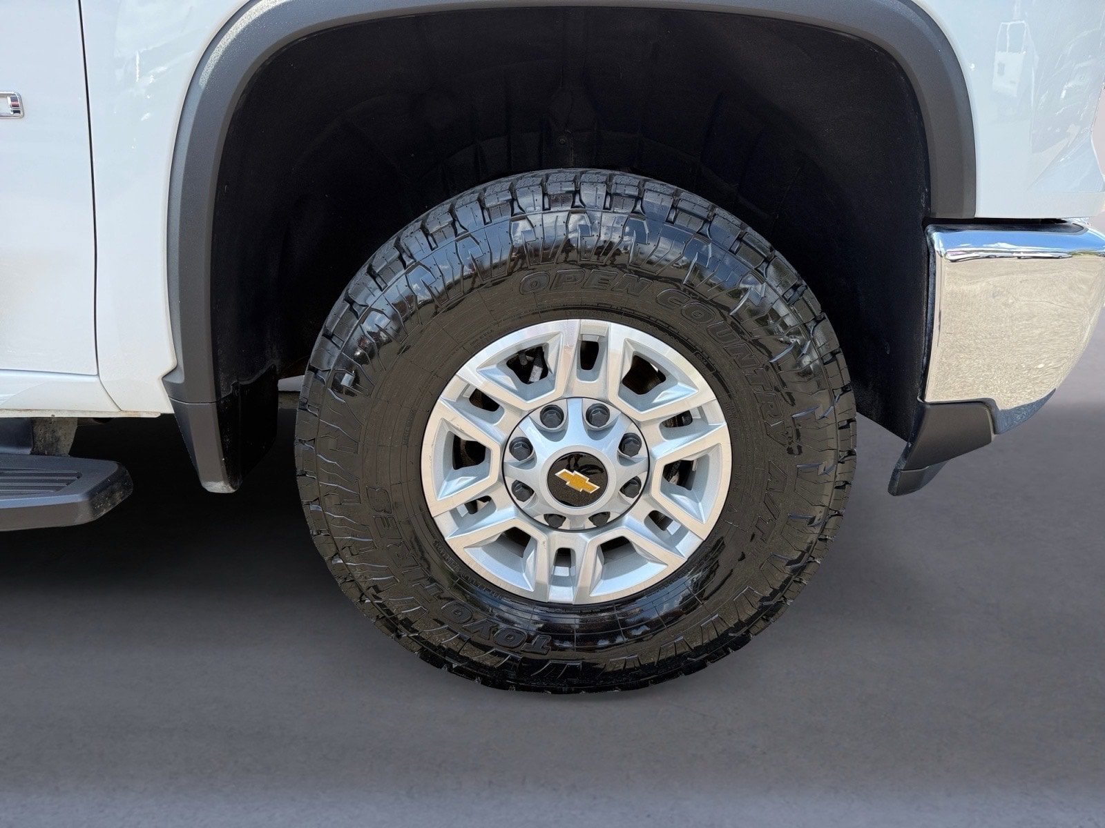 Used 2025 Chevrolet Silverado 2500 LT w/ Convenience Package AWD/4WD image 9
