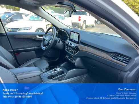 Used 2020 Ford Escape Titanium FWD image 17