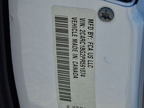Used 2023 Chrysler Pacifica Touring-L FWD image 28