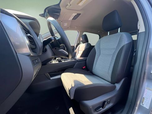 Used 2023 Nissan Rogue SV AWD/4WD image 9