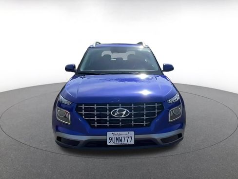 Used 2025 Hyundai Venue SEL FWD image 4