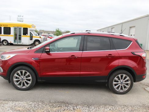 Used 2018 Ford Escape Titanium w/ Ford Safe & Smart Package FWD image 3