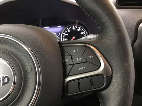 Used 2022 Jeep Renegade Latitude w/ Convenience Group image 39