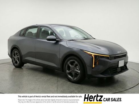 Used 2025 Kia K4 LXS image 1