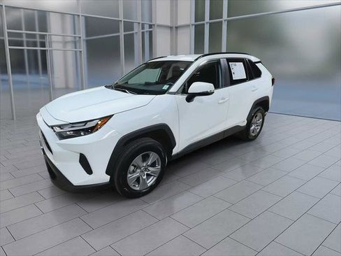 Certified 2025 Toyota RAV4 XLE AWD/4WD image 4