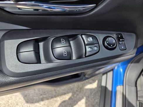 Used 2022 Nissan Kicks SR w/ Premium Package FWD image 23