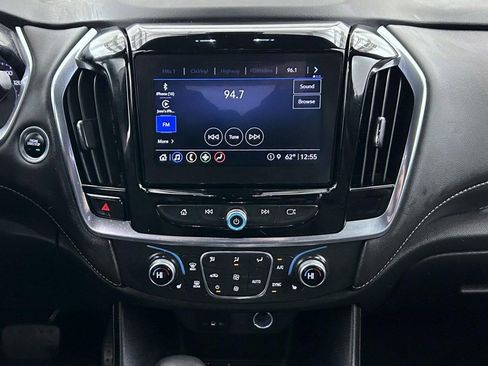 Used 2023 Chevrolet Traverse LT image 12