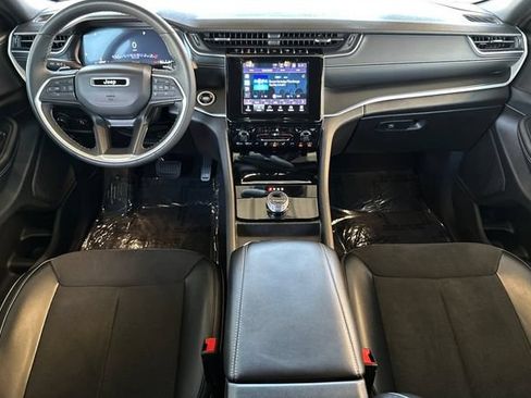 Certified 2024 Jeep Grand Cherokee Altitude AWD/4WD image 13