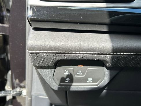 Certified 2025 Volkswagen Atlas Cross Sport SE image 12