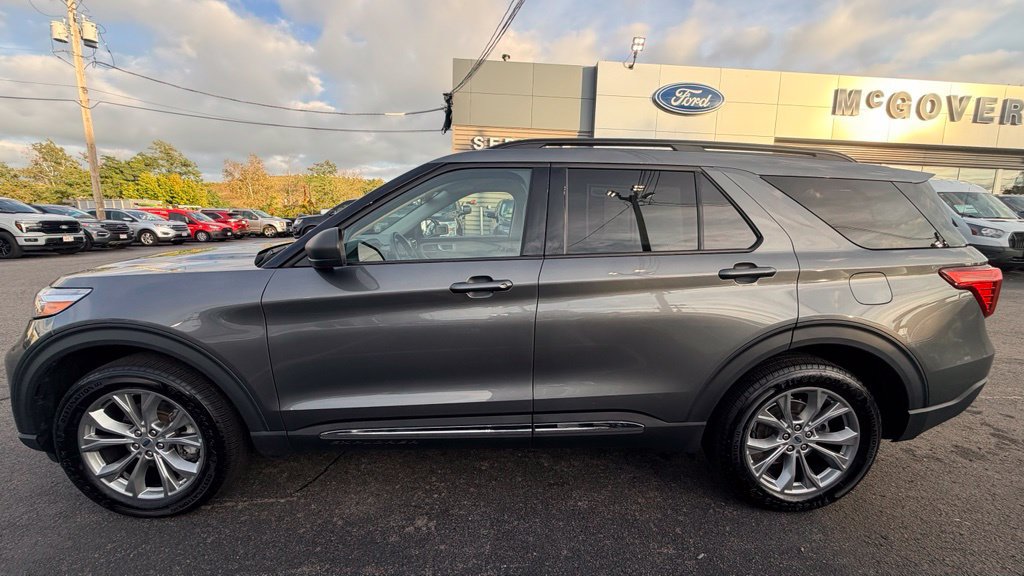 Used 2023 Ford Explorer XLT w/ Equipment Group 202A AWD/4WD image 4