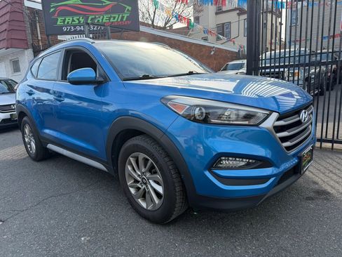 Used 2017 Hyundai Tucson SE image 2
