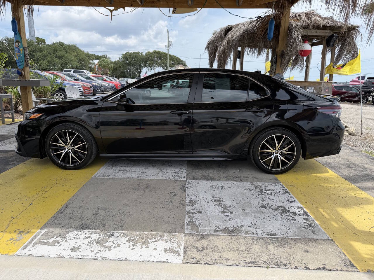 Used 2022 Toyota Camry SE FWD image 8