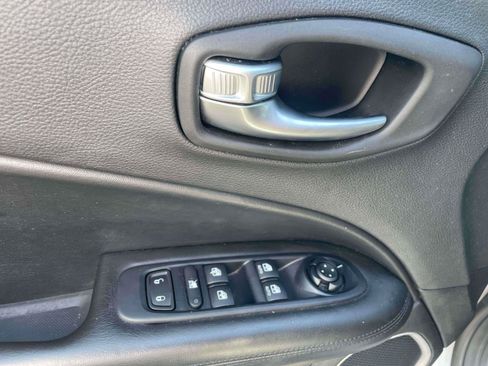 Used 2020 Jeep Compass Latitude FWD image 11