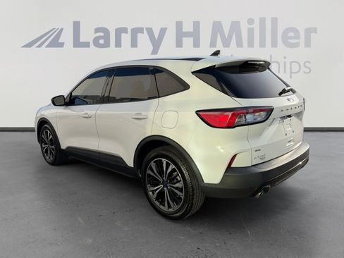 Used 2021 Ford Escape SE w/ SE Sport Appearance Package FWD image 3