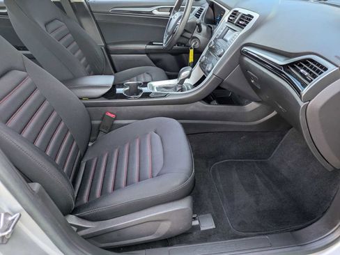 Used 2014 Ford Fusion SE w/ Equipment Group 201A image 17