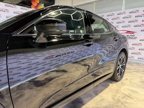 Used 2024 Toyota Crown Limited image 6