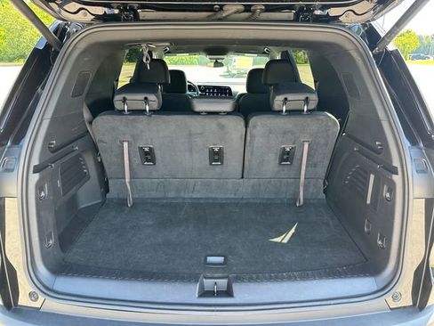 Used 2025 Chevrolet Traverse LT FWD image 30