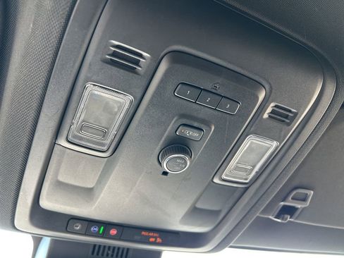 Used 2023 GMC Yukon SLT image 32