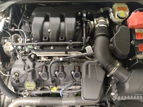 Used 2015 Ford Taurus Limited FWD image 30
