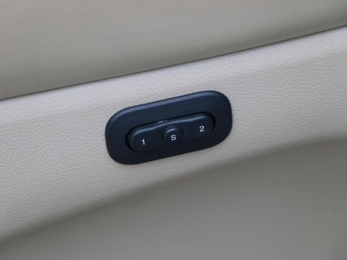 Used 2020 Jeep Grand Cherokee Limited w/ Luxury Group II RWD image 18