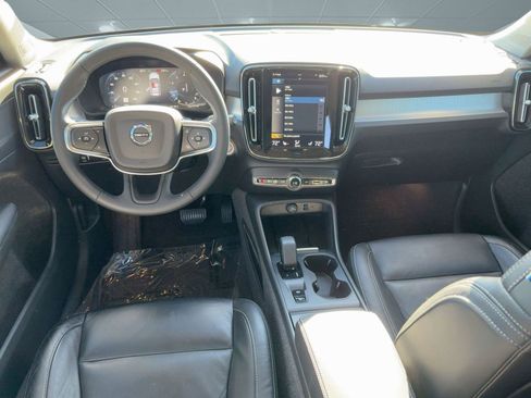 Certified 2022 Volvo XC40 T5 Momentum image 24