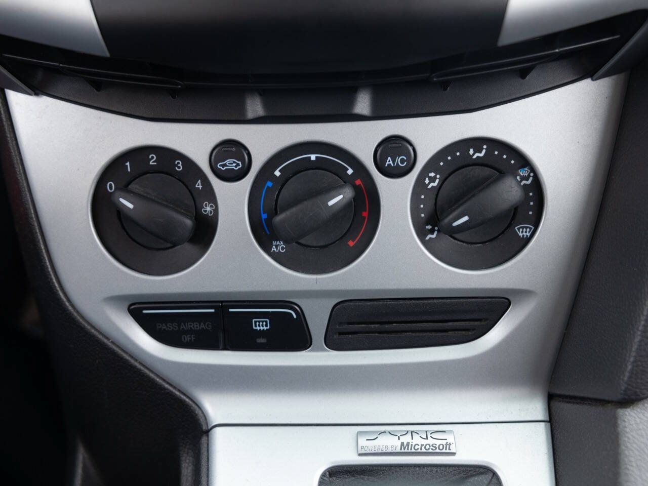 Used 2013 Ford Focus SE FWD image 34