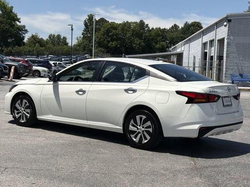 Certified 2025 Nissan Altima 2.5 S FWD image 3