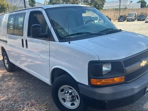 Used 2015 Chevrolet Express 2500 RWD image 2