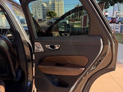 Used 2018 Volvo XC60 T6 Inscription w/ Convenience Package image 30