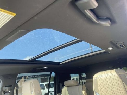 Certified 2021 Cadillac Escalade ESV Premium Luxury AWD/4WD image 17
