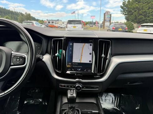 Used 2019 Volvo XC60 T6 Momentum w/ Multimedia Package AWD/4WD image 24