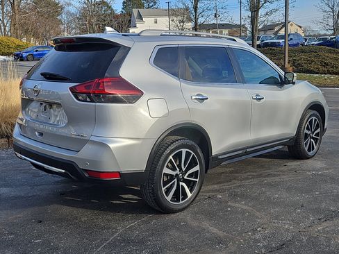 Used 2019 Nissan Rogue SL image 2