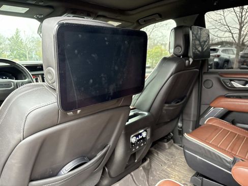 Used 2023 GMC Yukon Denali Ultimate image 32