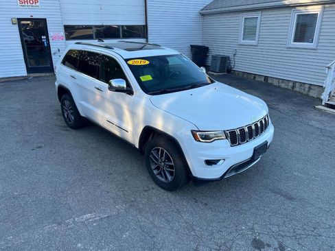 Used 2019 Jeep Grand Cherokee Limited w/ Luxury Group II AWD/4WD image 2