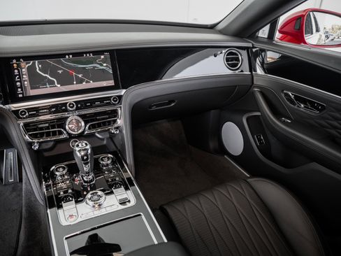 Used 2022 Bentley Flying Spur V8 image 26