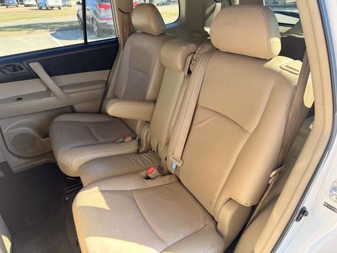 Used 2013 Toyota Highlander FWD image 13