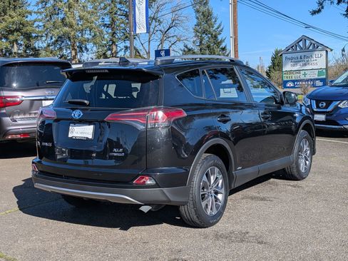 Used 2017 Toyota RAV4 XLE image 5
