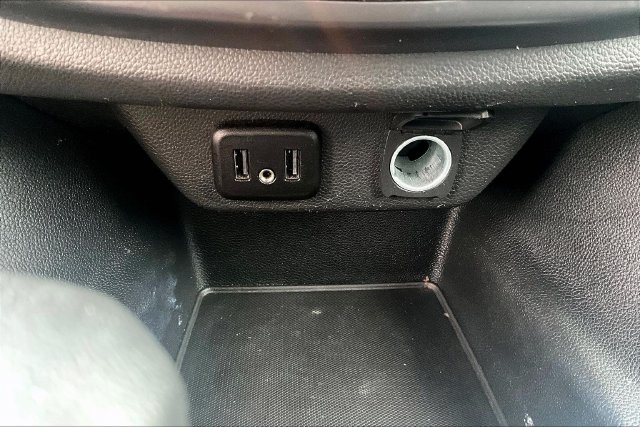 Used 2021 Chevrolet Traverse LS FWD image 16