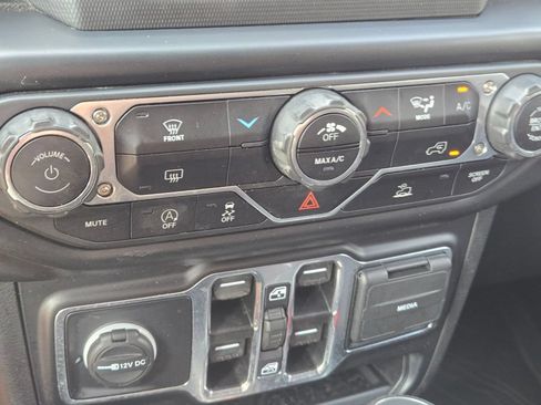Used 2022 Jeep Wrangler Unlimited Sport AWD/4WD image 26
