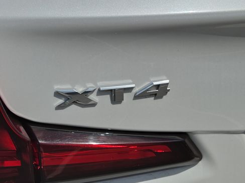 Used 2020 Cadillac XT4 Premium Luxury w/ Enhanced Visibility Package FWD image 5