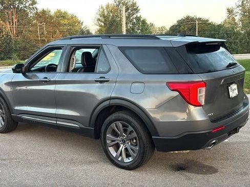 Used 2023 Ford Explorer XLT w/ Equipment Group 202A AWD/4WD image 5