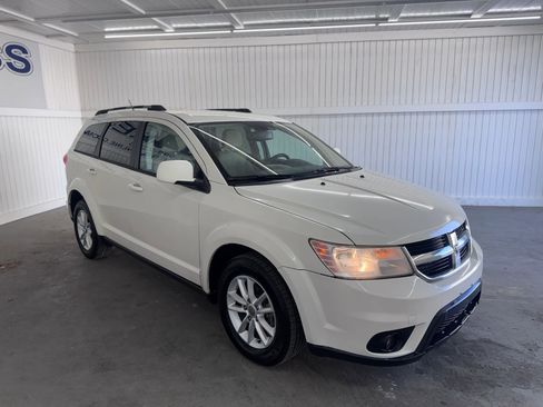 Used 2017 Dodge Journey SXT w/ Comfort/Convenience Group FWD image 3