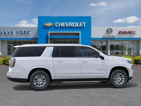 New 2026 Chevrolet Suburban LT AWD/4WD image 5