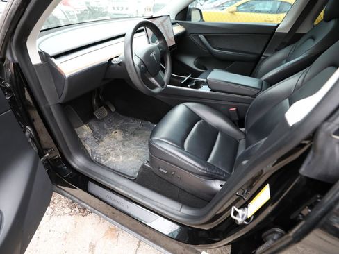 Used 2020 Tesla Model Y Long Range image 18