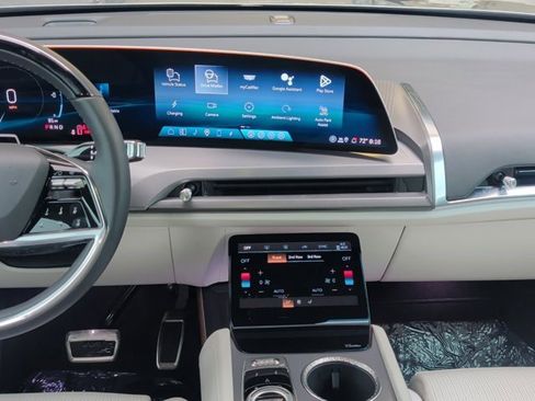 Certified 2026 Cadillac Vistiq Sport image 3