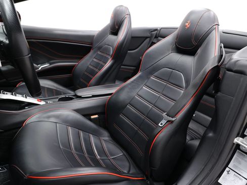 Used 2017 Ferrari California T RWD image 16