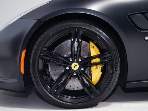 Used 2018 Ferrari GTC4Lusso AWD/4WD image 34