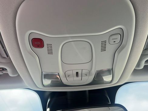 Used 2022 Jeep Renegade Latitude AWD/4WD image 35
