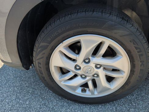 Used 2021 Hyundai Venue SE FWD image 10