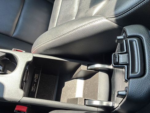 Used 2019 Mercedes-Benz GLA 250 4MATIC image 38